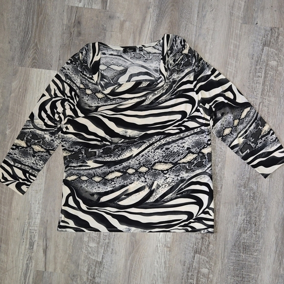 STRAZZI Animal Print Blouse Women's Size 1X Silky Lightweight 3/4 Sleeve - Picture 10 of 13